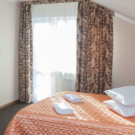 Veles Hotel Brovary Exterior photo
