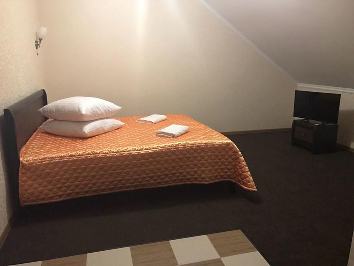 Veles Hotel Brovary Exterior photo