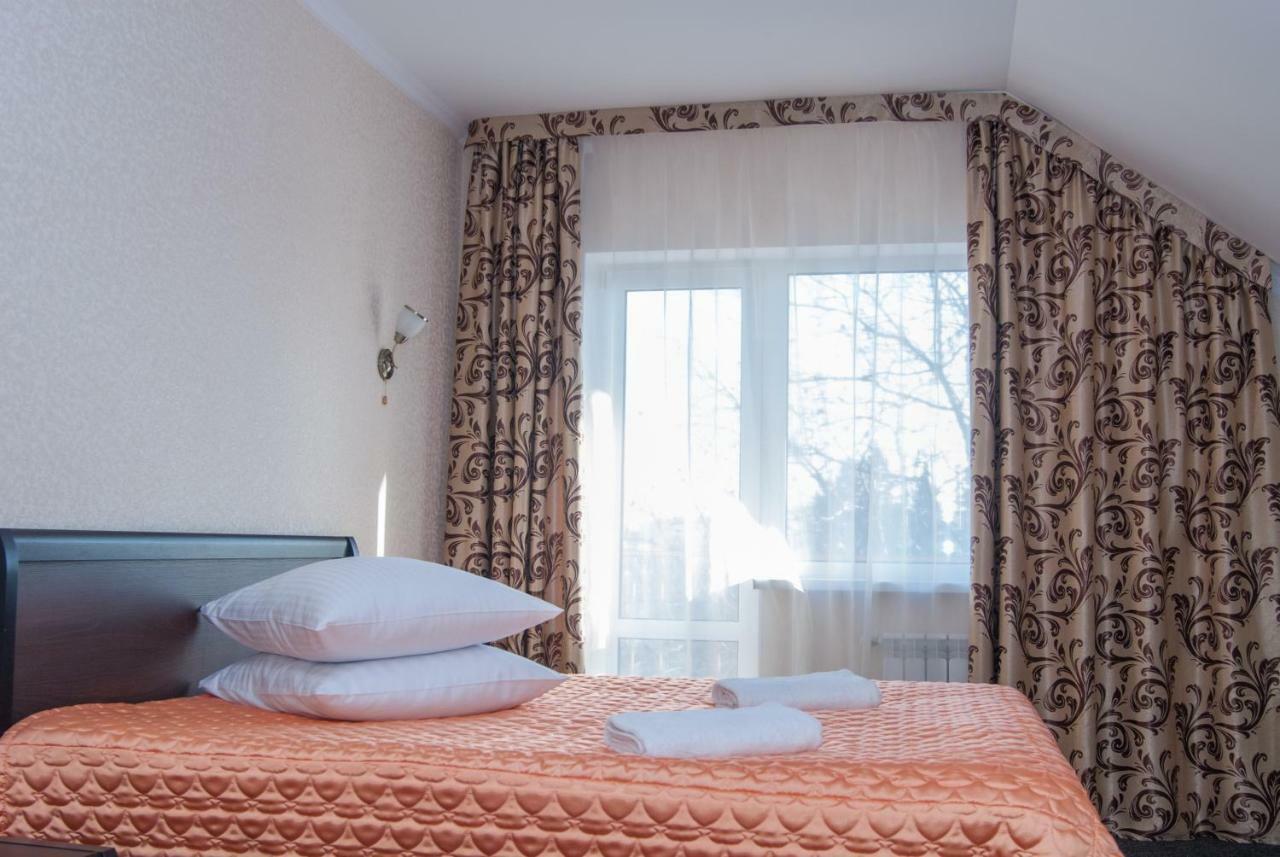 Veles Hotel Brovary Exterior photo