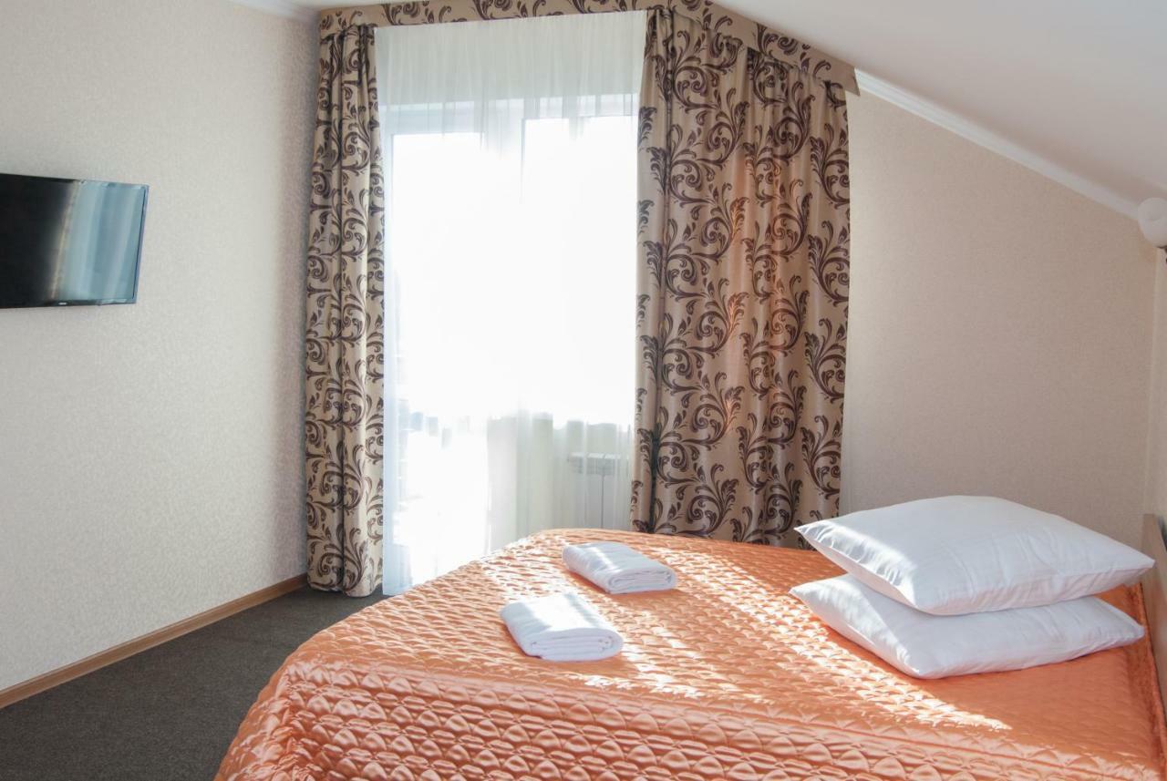 Veles Hotel Brovary Exterior photo