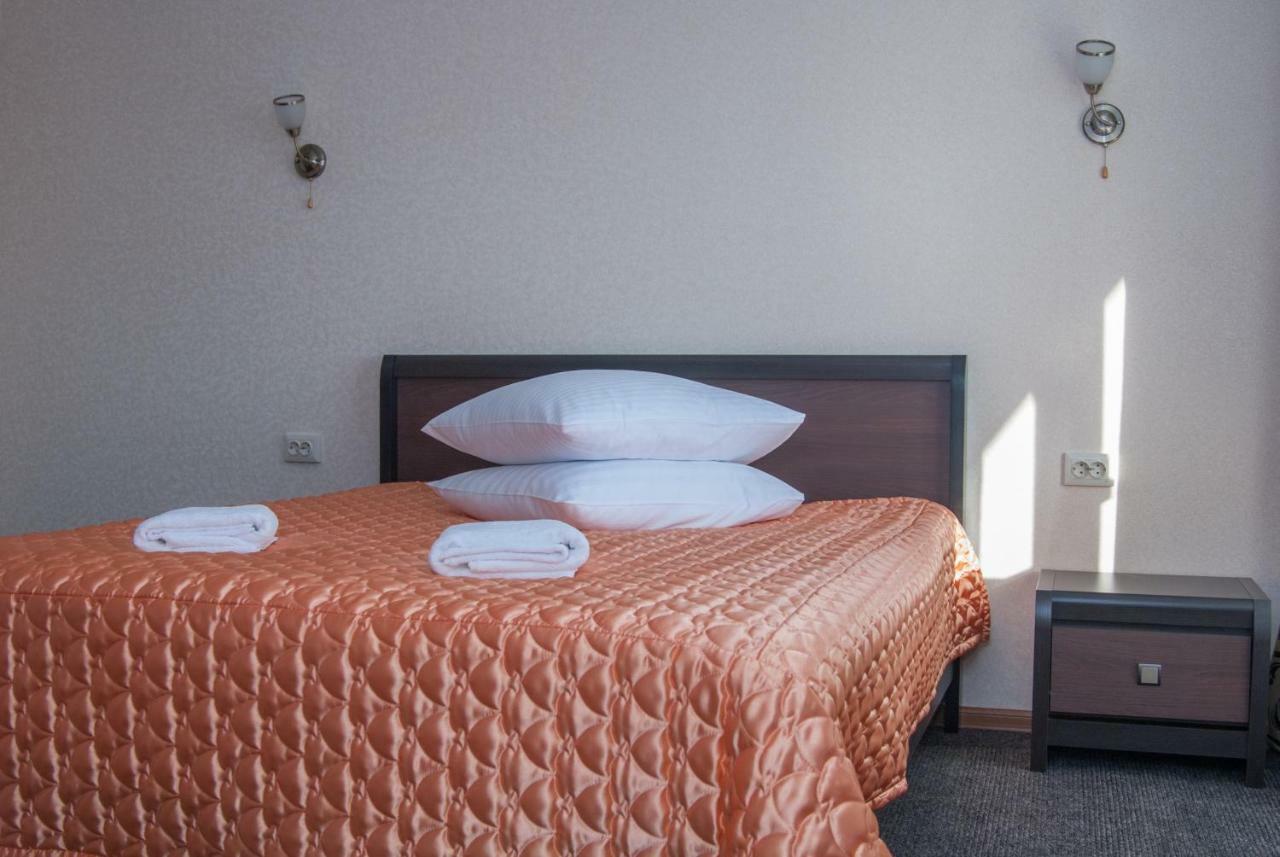 Veles Hotel Brovary Exterior photo